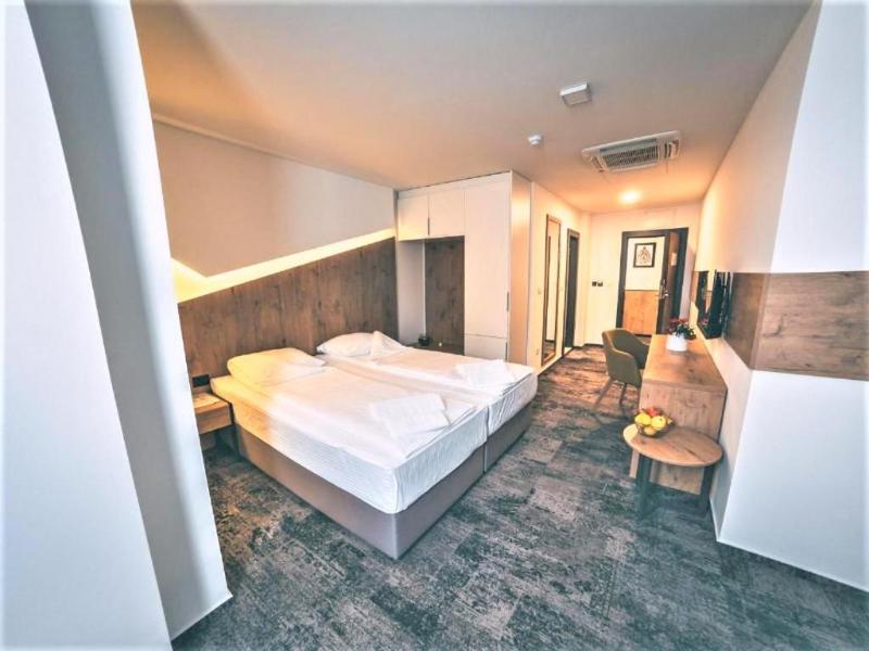 Orange Hotel image