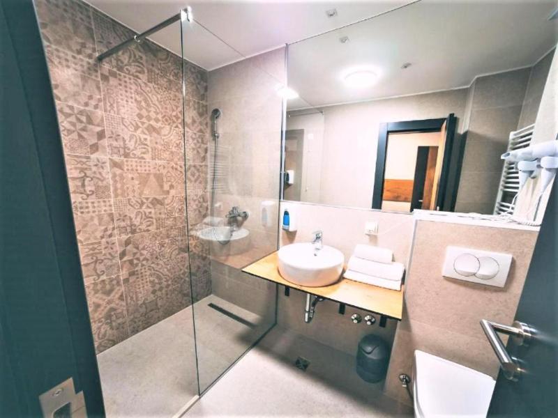 Orange Hotel image
