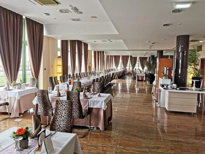 Zoo Hotel image