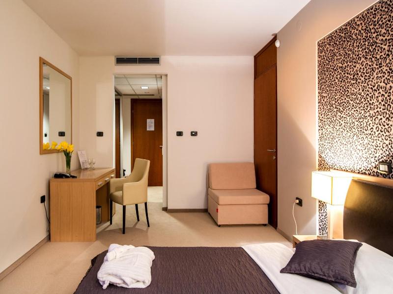 Zoo Hotel image