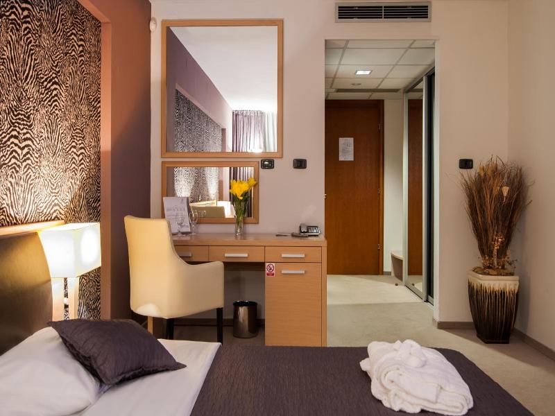 Zoo Hotel image