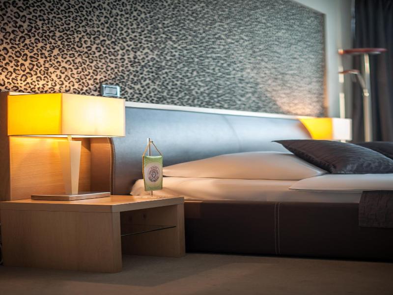 Zoo Hotel image