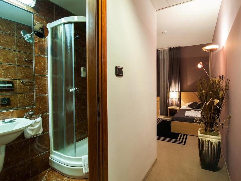 Zoo Hotel image