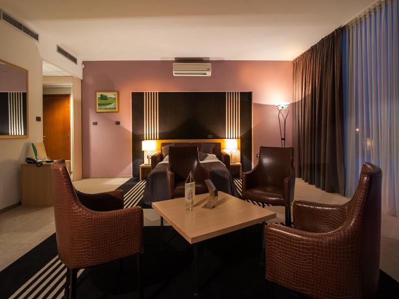 Zoo Hotel image