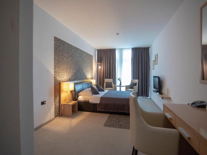 Zoo Hotel image