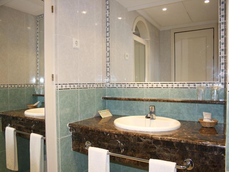 Hotel Cristina image