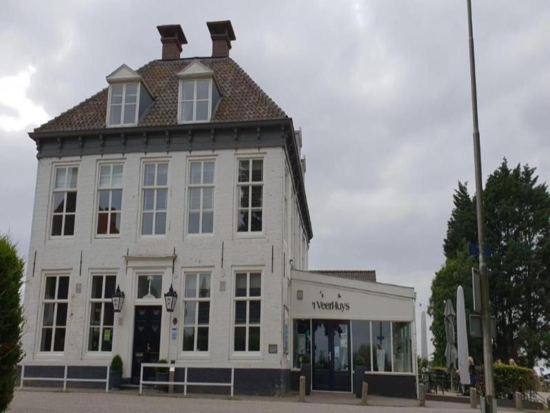 T Veerhuys image