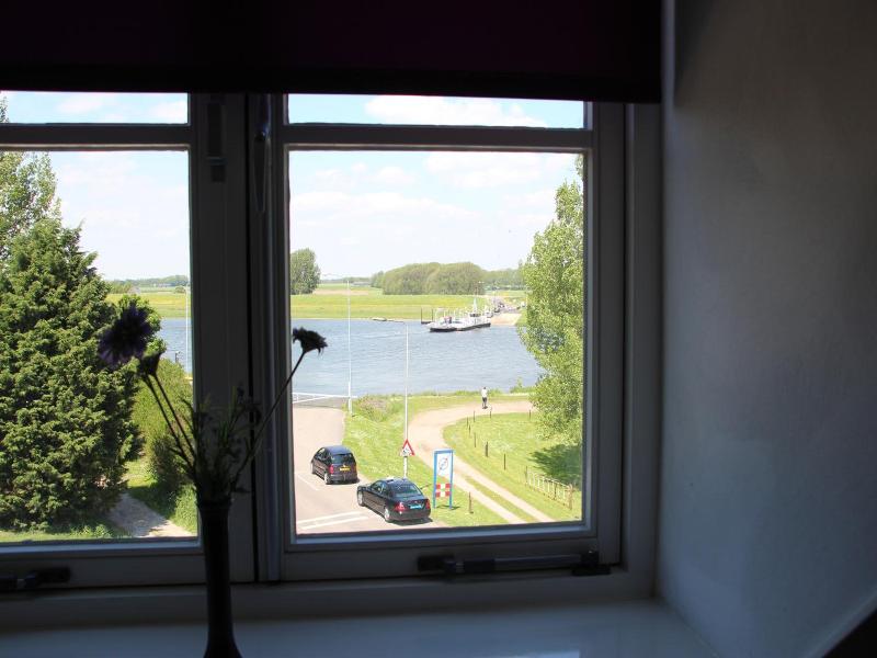 T Veerhuys image