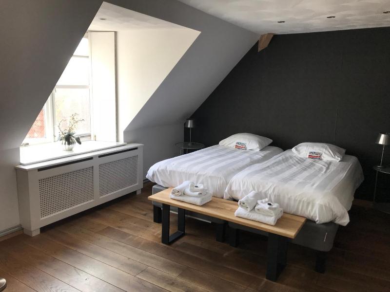T Veerhuys image