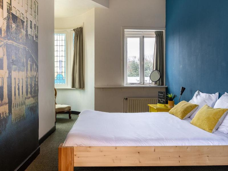 Hostel Roots image