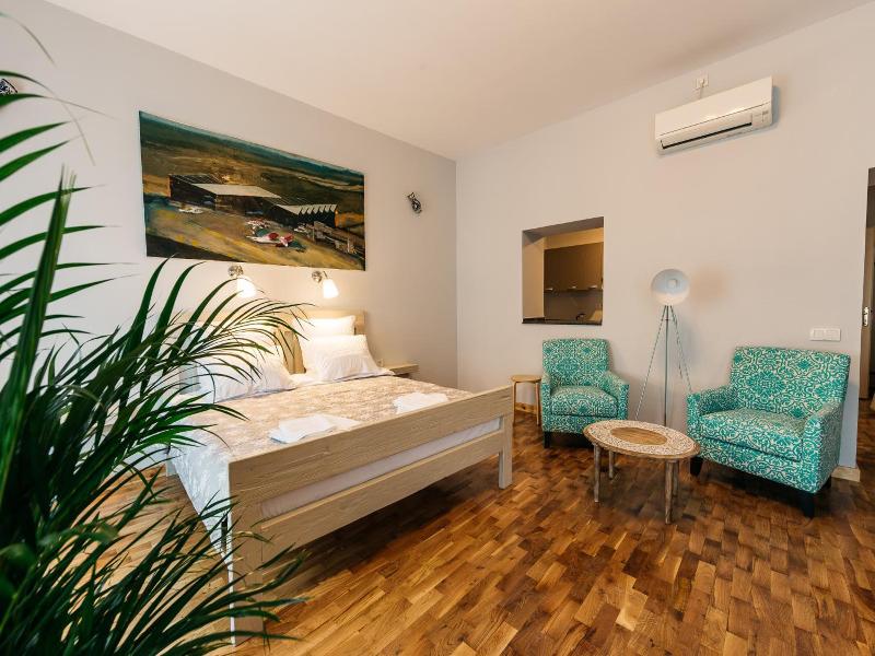 Yellowboot Aparthotel