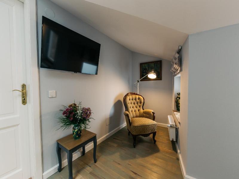 Yellowboot Aparthotel image