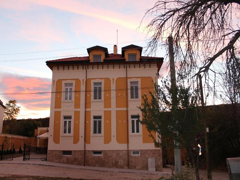 Villa Paris image
