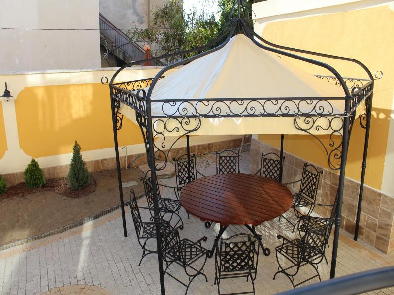 Villa Paris image