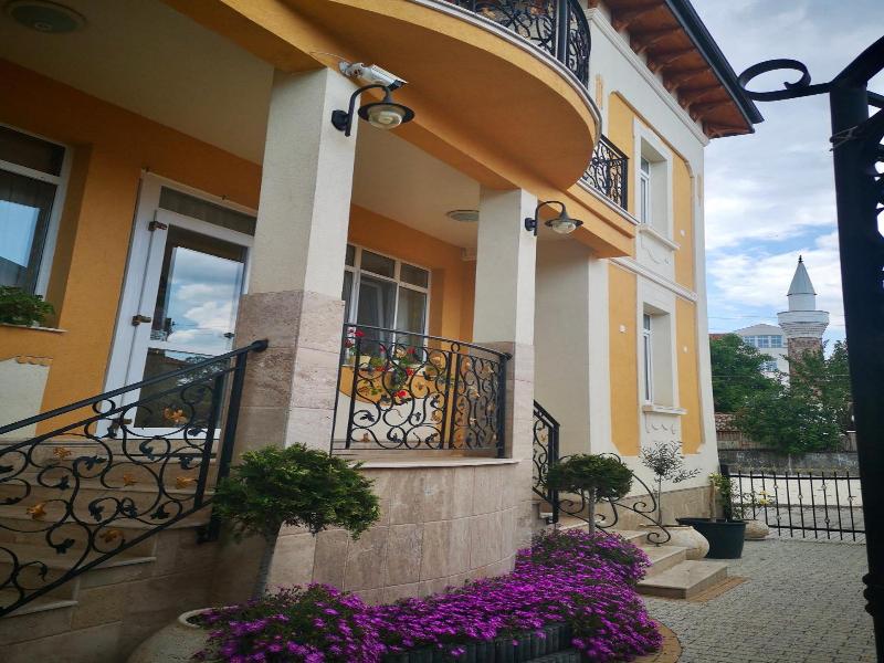 Villa Paris image