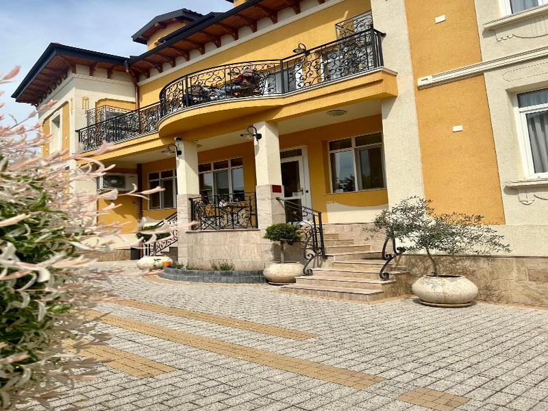 Villa Paris image