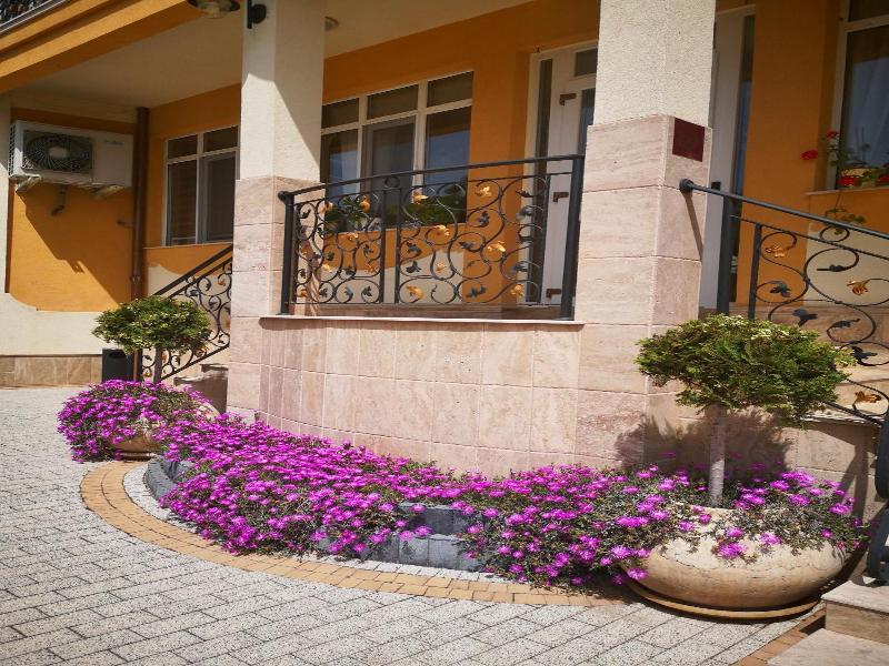Villa Paris image
