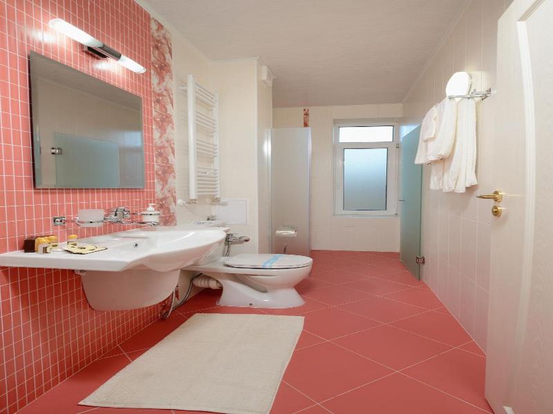 Villa Paris image