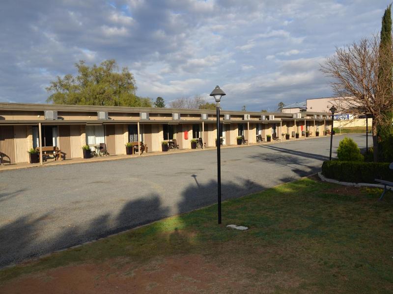 Warwick Motor Inn