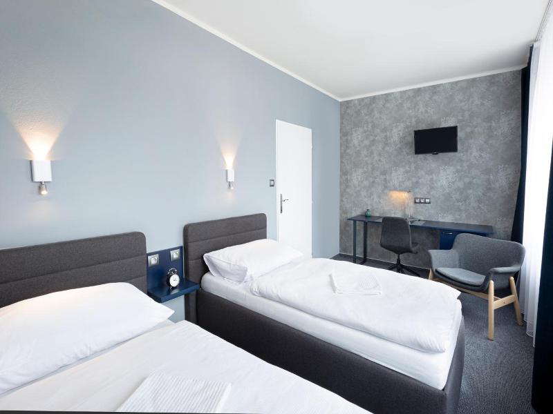 Hotel Trim image