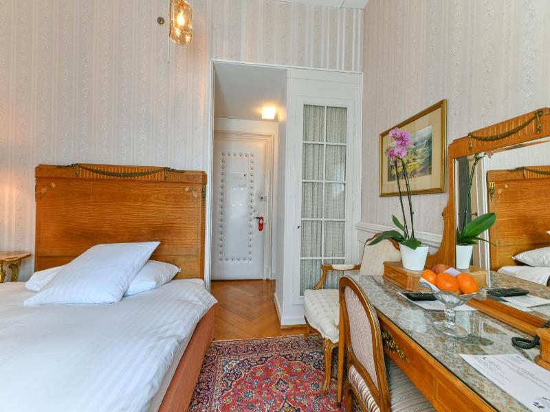Hotel Park Villa image
