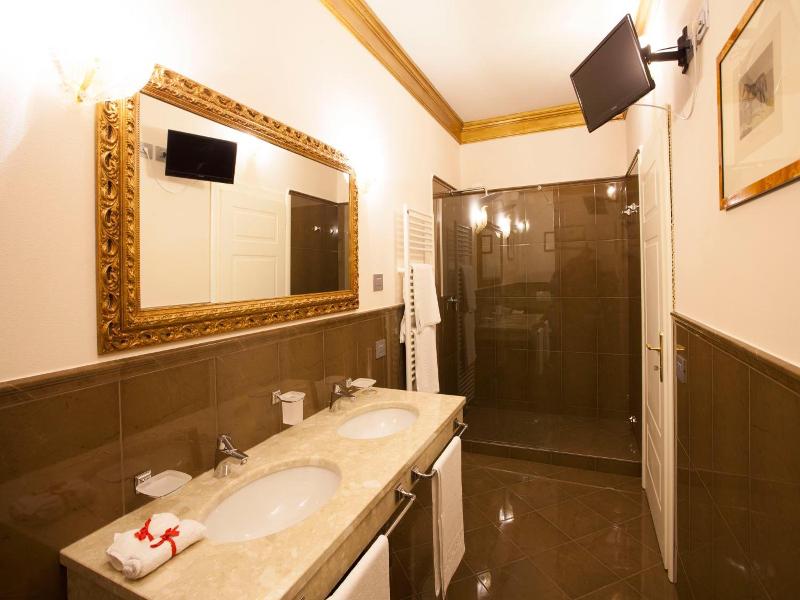Martins Residence De Luxe image