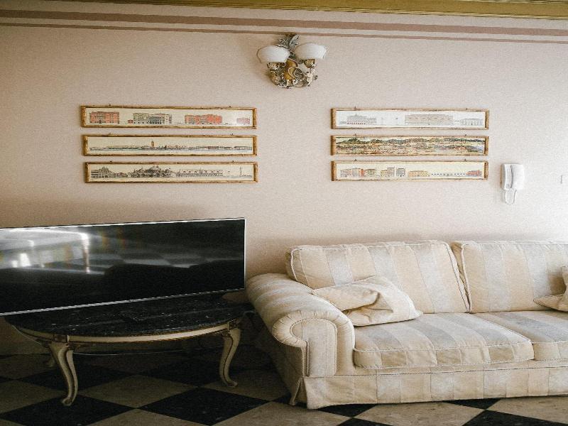 Martins Residence De Luxe image