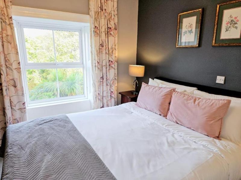 The Glenbeigh Hotel image