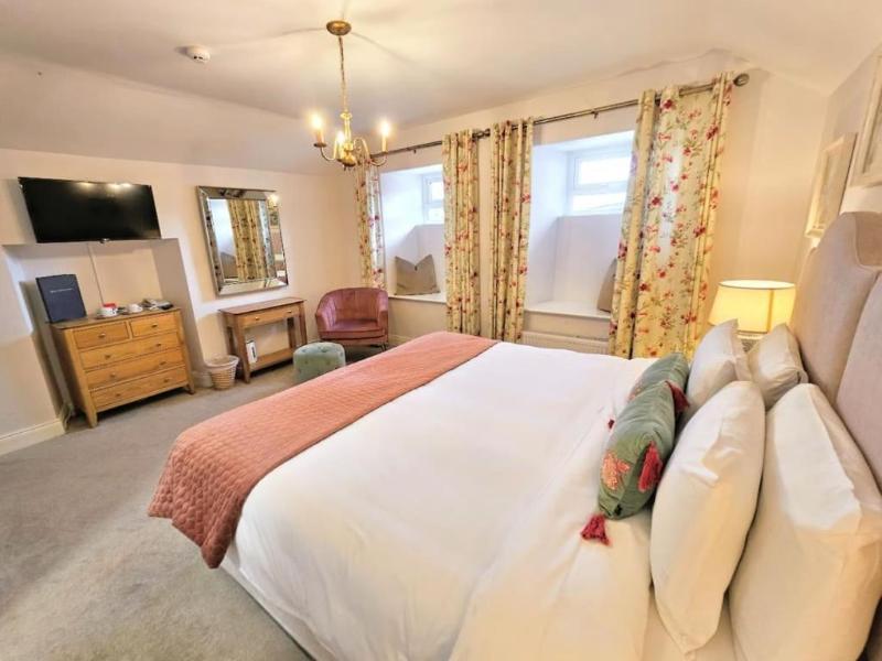 The Glenbeigh Hotel image