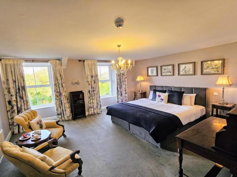 The Glenbeigh Hotel image