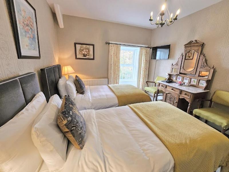 The Glenbeigh Hotel image