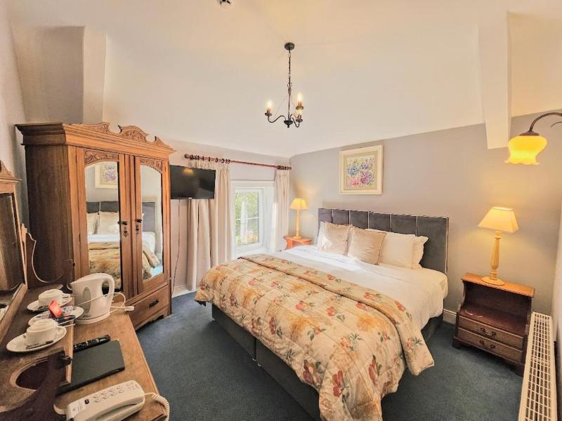 The Glenbeigh Hotel image