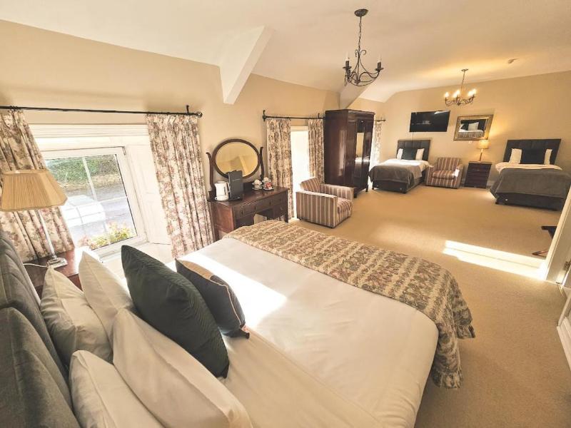 The Glenbeigh Hotel image