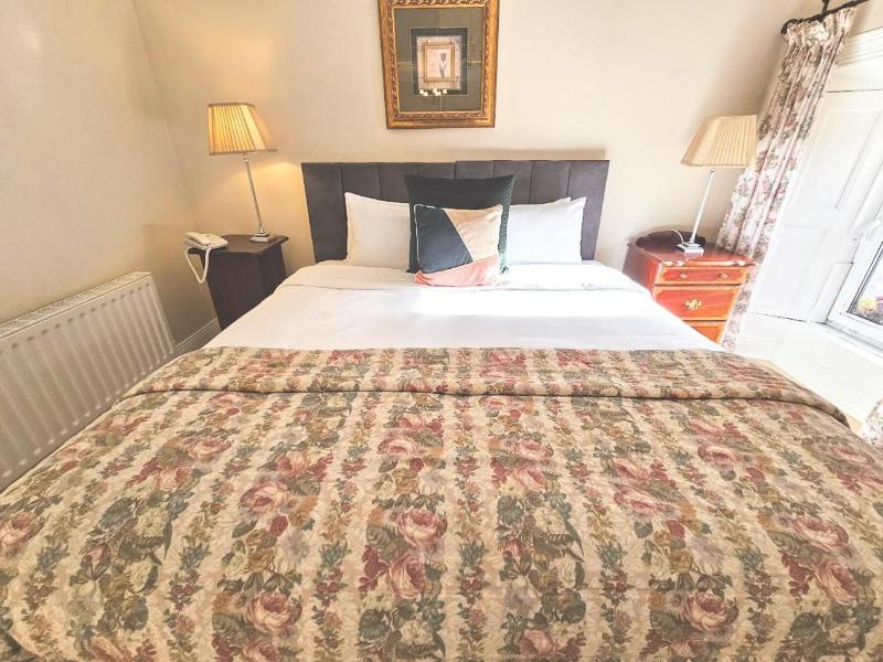 The Glenbeigh Hotel image