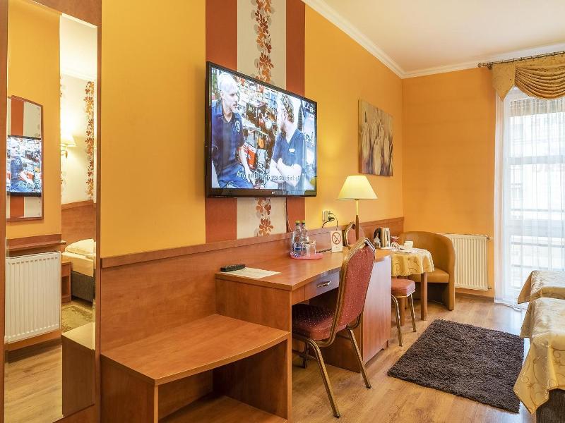 Hotel Doris image