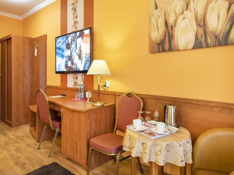 Hotel Doris image