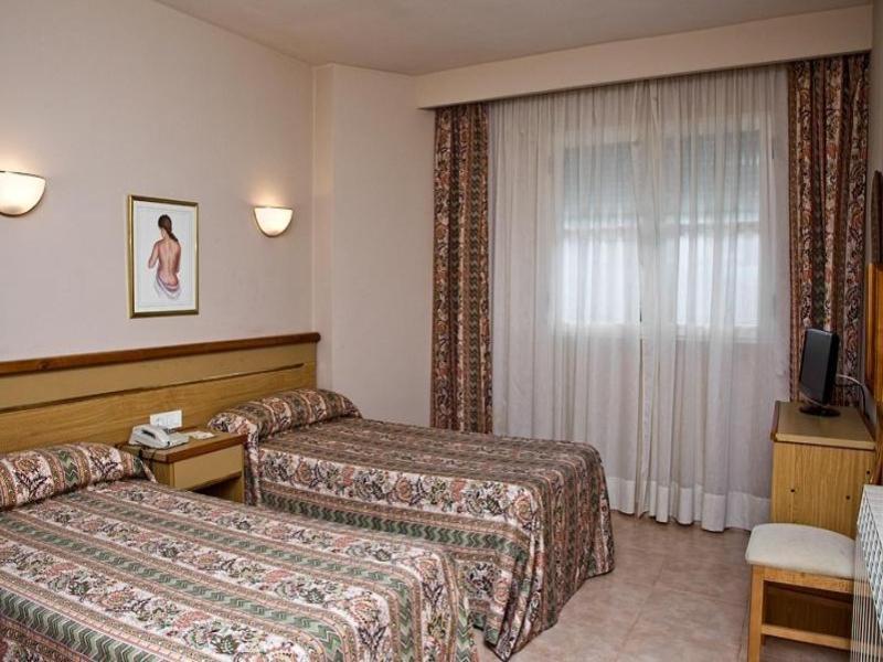 Hotel La Piqueta image