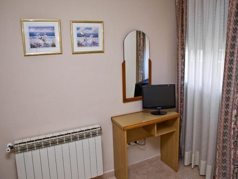 Hotel La Piqueta image