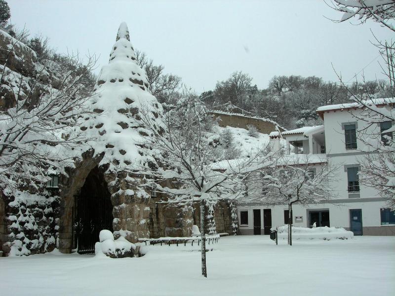 Hotel La Piqueta image