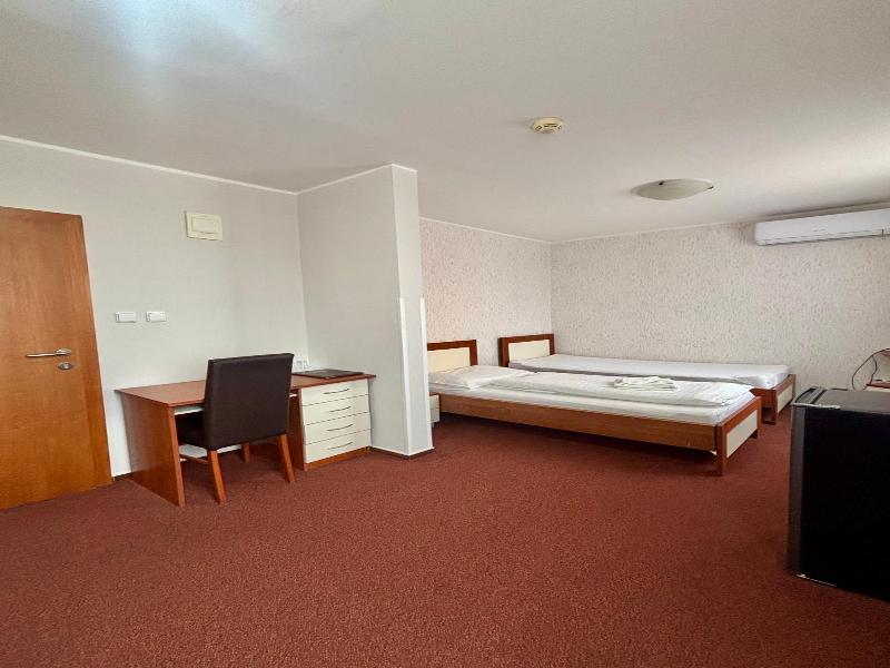 Hotel 21 image