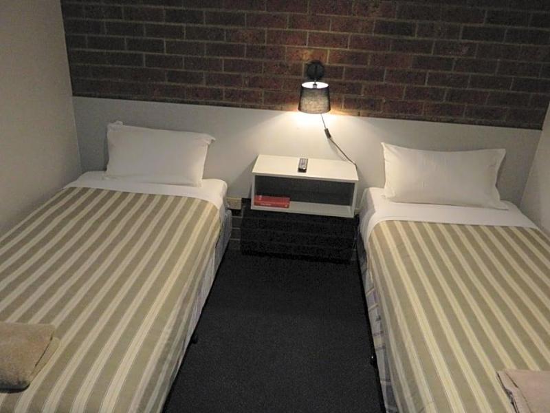 Werribee Motel & Apartments image