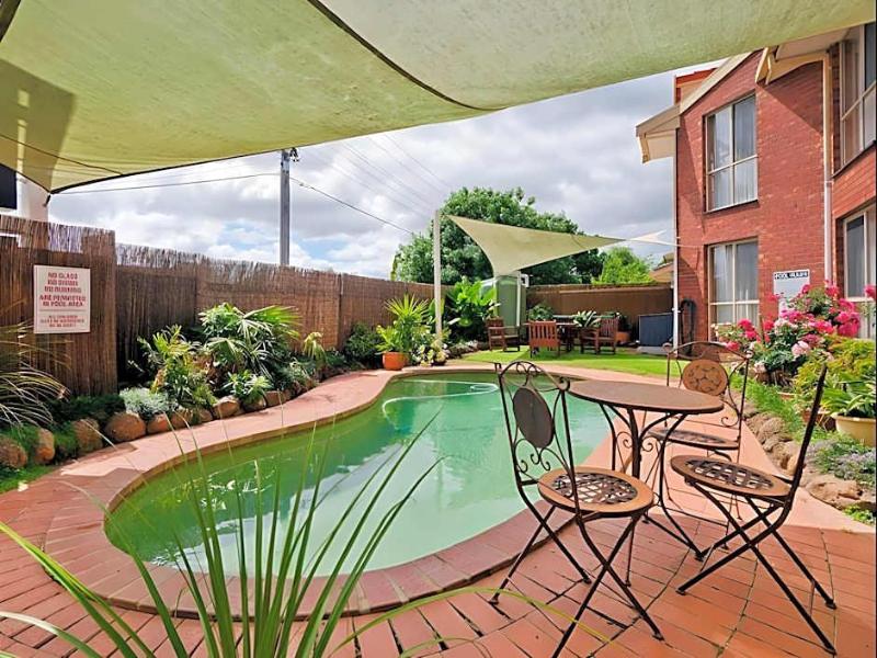 Werribee Motel & Apartments image