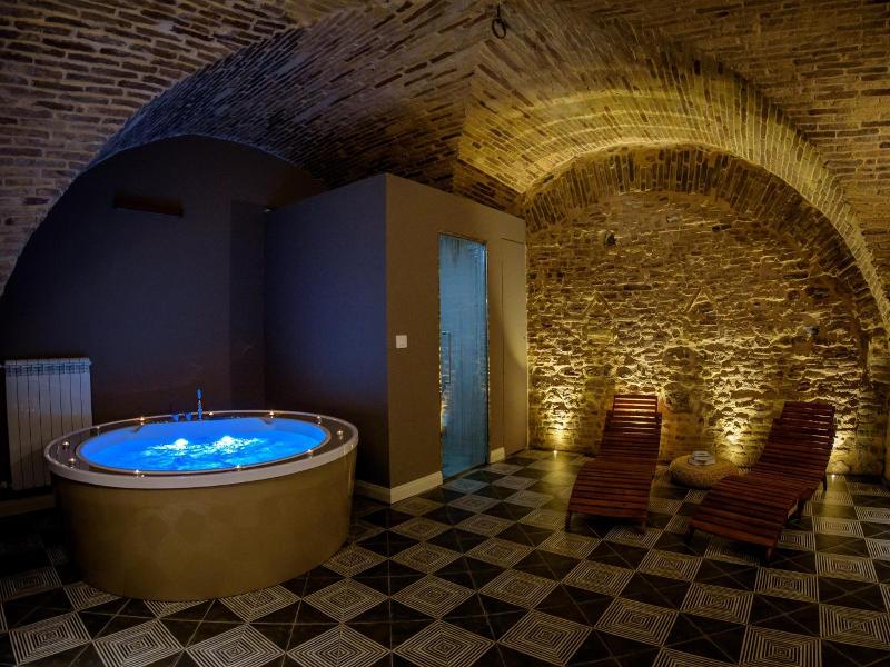 Marie Claire Apartments Spa image