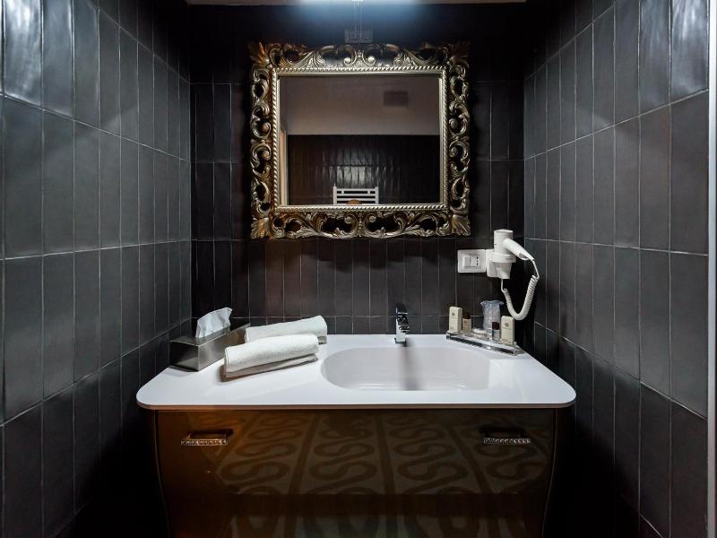 Marie Claire Apartments Spa image