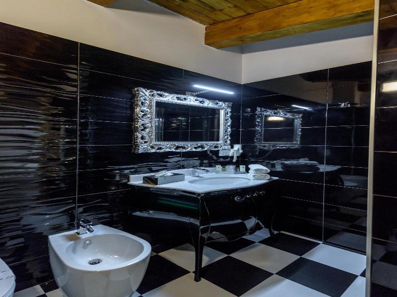 Marie Claire Apartments Spa image