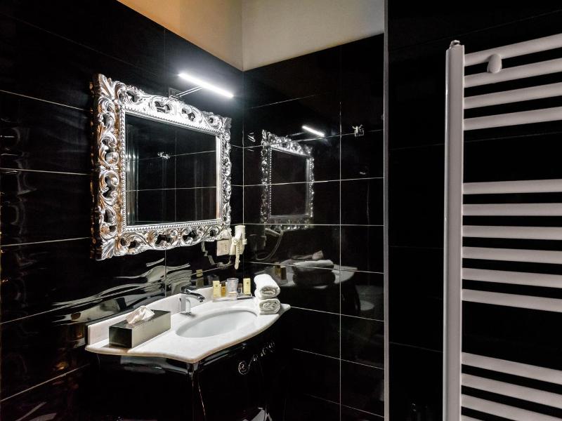 Marie Claire Apartments Spa image