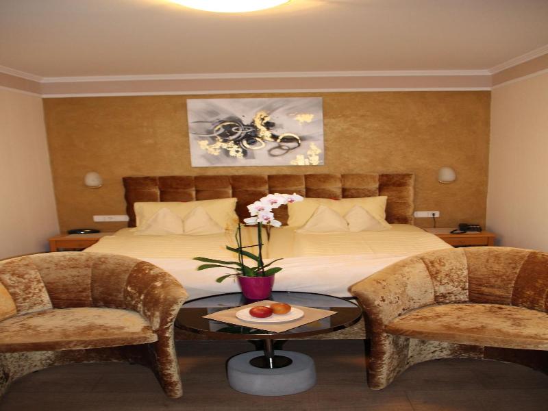 Hotel Lang image