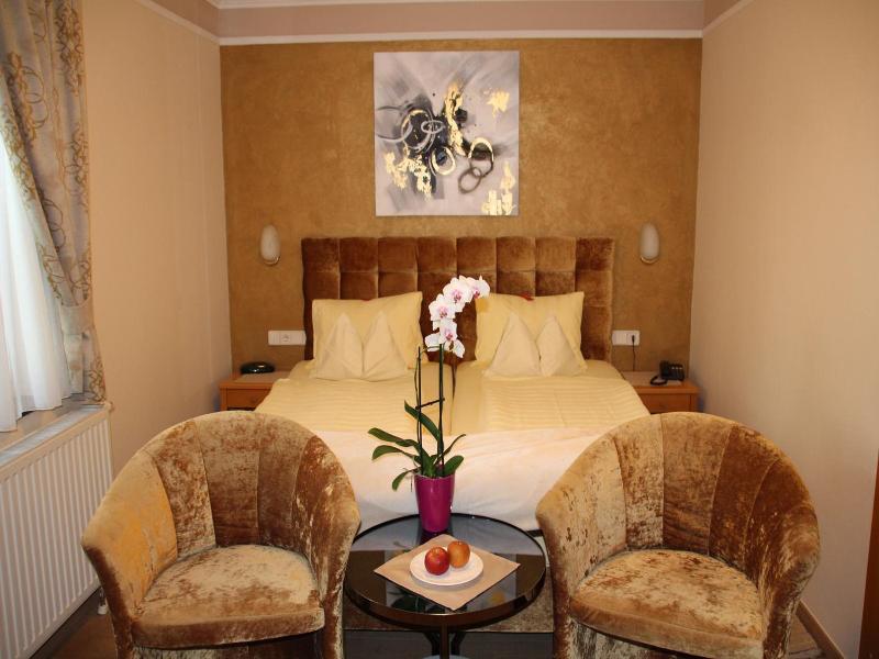 Hotel Lang image