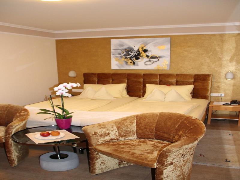 Hotel Lang image