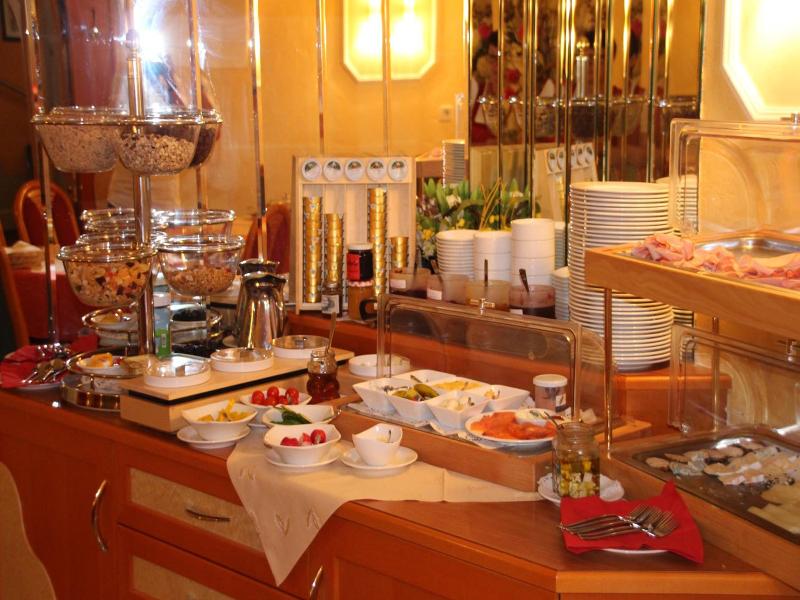 Hotel Lang image
